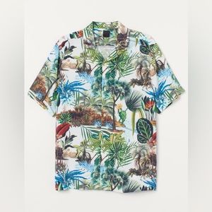 Relaxed fit Hawaiian resort shirt men’s large.